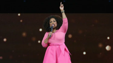 Oprah Winfrey prononcant un discours